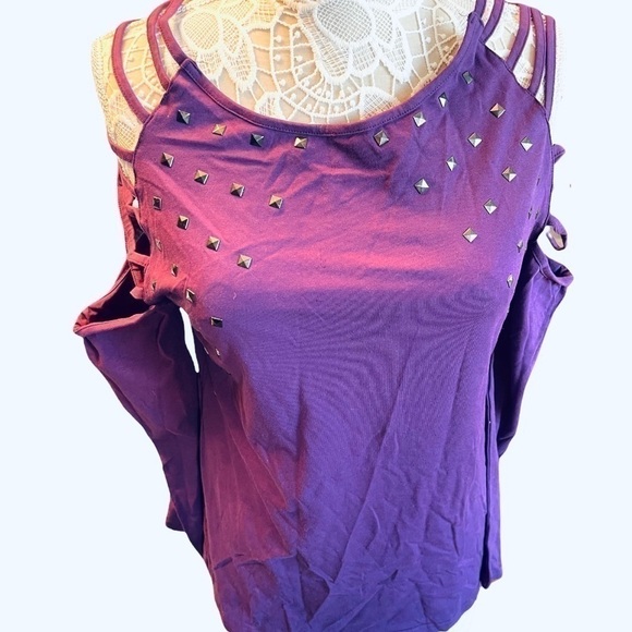 New Purple medium studded cutout top - Picture 4 of 10